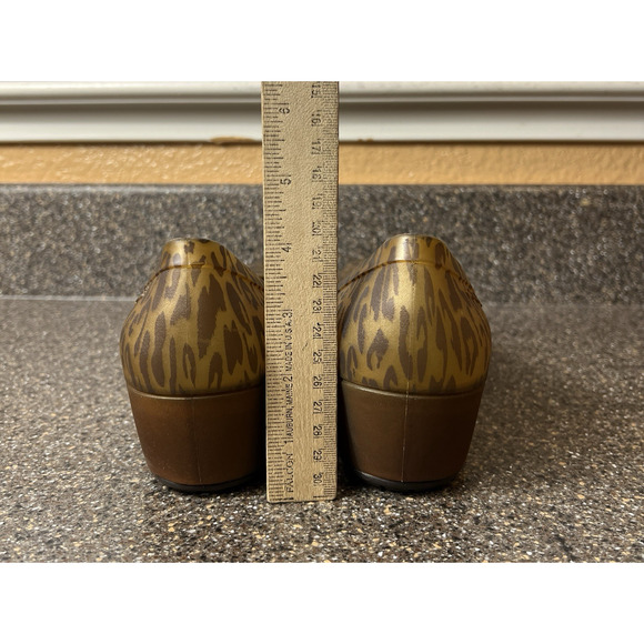 Crocs Comfort Wedge Heels Womens Sz 9 Brown Cheetah Pattern Classic Slip On Pump - Picture 9 of 10